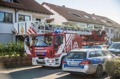 Nuertingen-Raidwangen: Verpuffung in Oelofen loest Feuerwehreinsatz aus - 1 Person verletzt